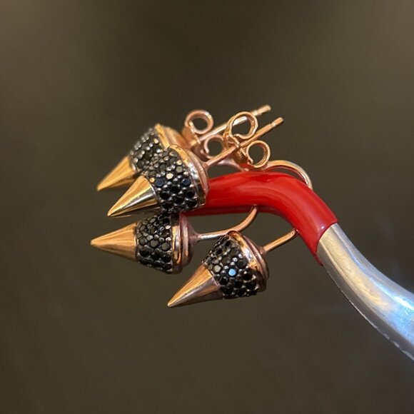 Pave Black Stones Rose Gold Stud - Picture 4 of 7